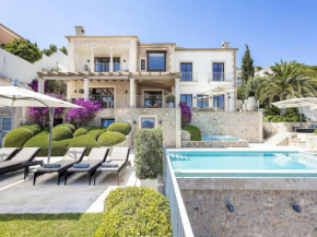 Majestic villa with harbour views